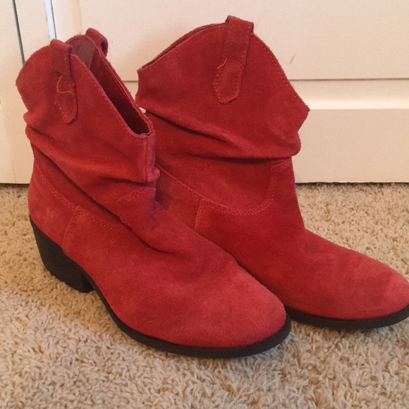 Red ankle suede boots - Picture 1 of 8